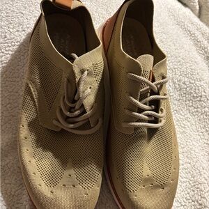 KwuKoTy Air-Go+Memory Foam Men's Lightweight Tan casual Sneakers Size 10 . New